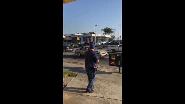 Reviewbrah witnesses a Hit and Run but doesn't let it interrupt his Food Review смотреть онлайн