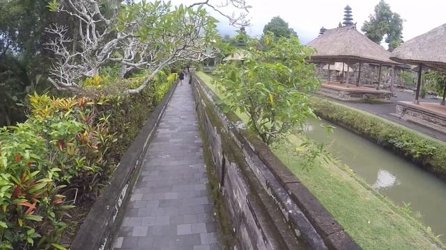 Bali (Indonesia) - Taman Ayun Temple смотреть онлайн