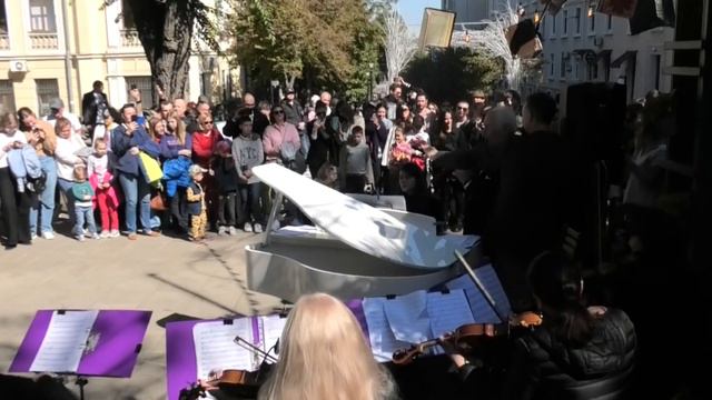 10. Две популярные пьесы исполняет Маэстро Евгений Дога и ансамбль смотреть онлайн