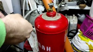 1) Кровля. Подготовка газового баллона для наплавления кровли...