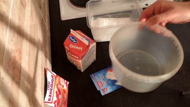Сметанный крем для торта. Рецепт сметанного крема. Из сметаны тема! смотреть онлайн