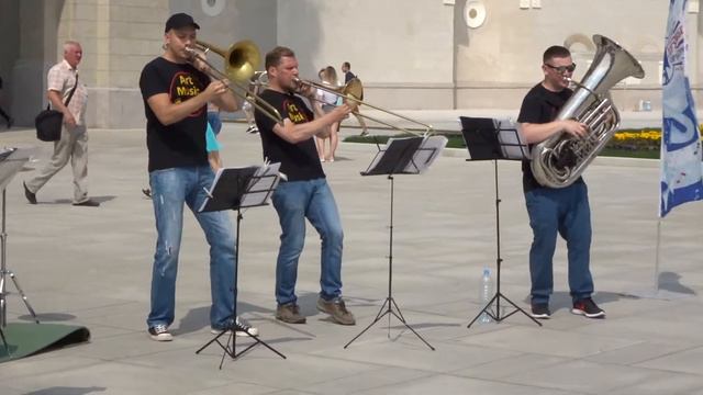 Art Music Brass Band играет на ВДНХ смотреть онлайн
