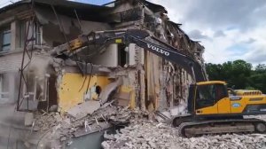 Снос многоквартирного дома.