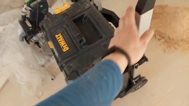 Складная тележка с телескопической ручкой для транспортировки модулей системы DeWALT TSTAK смотреть онлайн