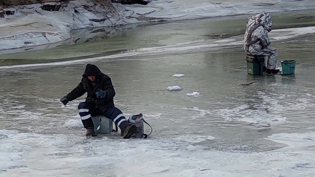 ПОДЛЕДНАЯ РЫБАЛКА НА р УДА 07.11.21 БОРИС БОДИЕВ смотреть онлайн