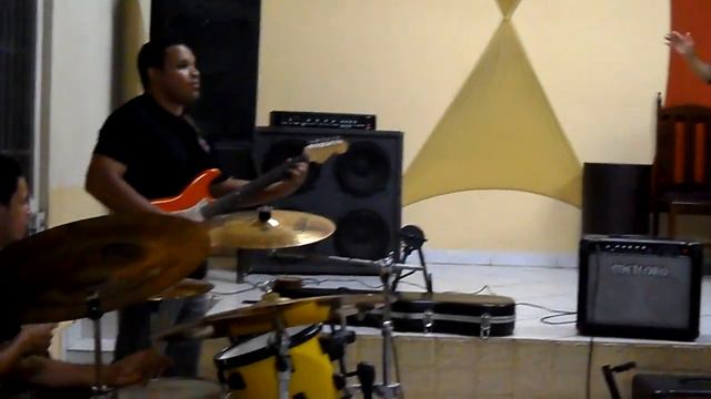 PODEROSO DEUS / ATITUDE RADICAL Music Man Bongo 6 Cordas USA by JORDANO BASS #musicoraiz смотреть онлайн