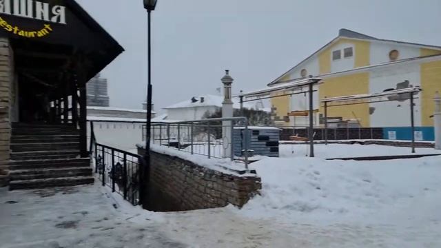 Второй день в Пскове, самый ужасный ресторан Башня, рынок и парк. Знаменитые певцы поют. Мукбанг смотреть онлайн