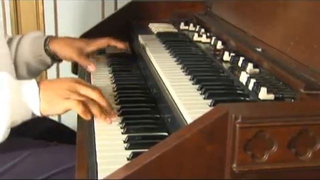 Hammond Organ Lesson: Right Hand Techniques : Hammond Organ Lesson: Adding Left Hand Shuffle смотреть онлайн