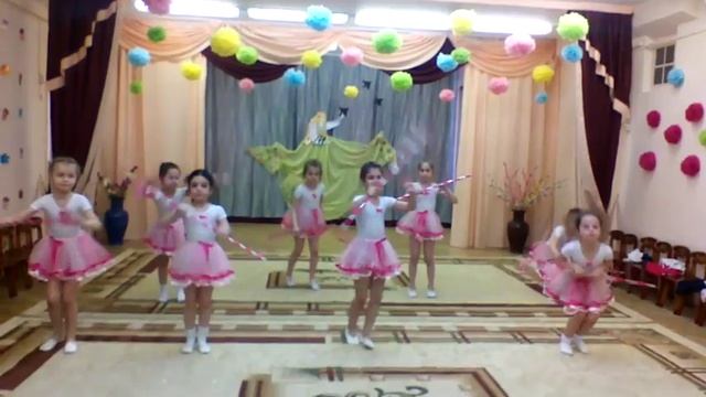 Танец с тросточками в д\саду "Подсолнушек" смотреть онлайн