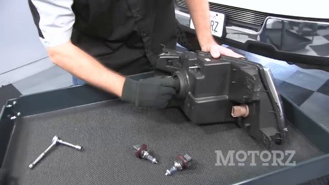 MotorZ.TV Installation guide for Hella's High Performance Xenon Blue headlamp bulbs смотреть онлайн