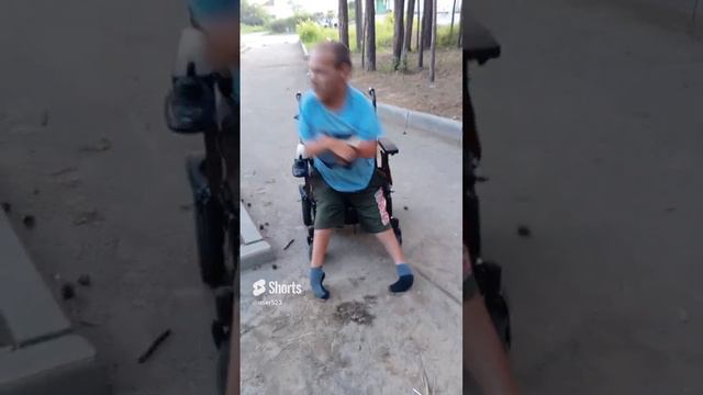 убираю песок из аллеи #хочуврекомендации смотреть онлайн