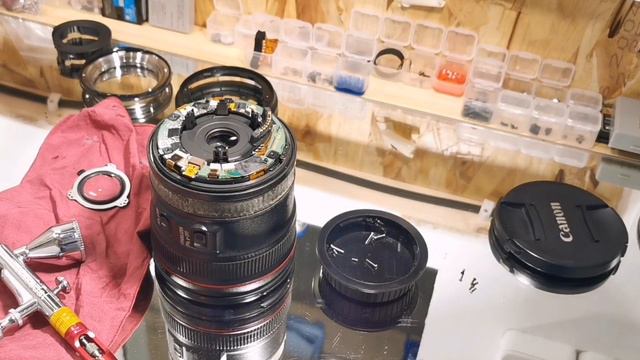 Почистить объектив от пыли. Canon EF 24-70mm f4L IS USM. смотреть онлайн