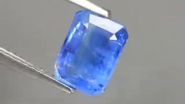 Камень Кианит натуральный 1.95 карат Артикул: 19576 цена: 1590 руб смотреть онлайн