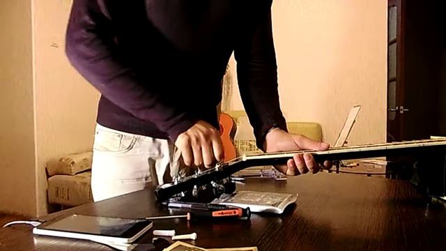 Как поменять струны на акустической гитаре смотреть онлайн