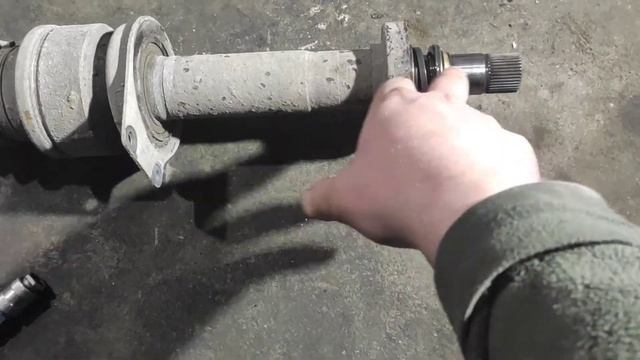 Vw T5 Известная проблема - изношены шлицы правого привода Known issue - worn right drive splines смотреть онлайн