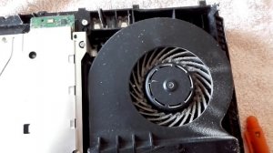 Быстрая очистка PS4 от пыли