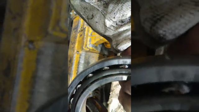 Разбор бульдозера б14 замена подшипника смотреть онлайн