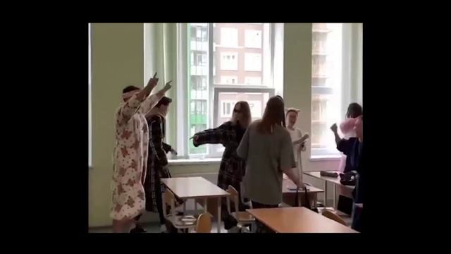 Мамки на собрании смотреть онлайн