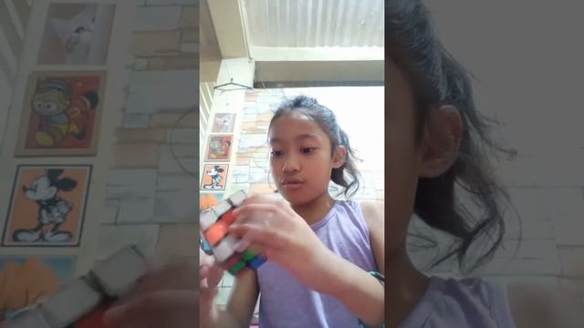 Fixing the rubix cube in10 SECONDS смотреть онлайн