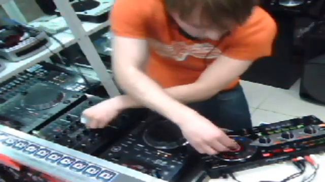 Hilcher @ World DJ Day в iDJ.by смотреть онлайн