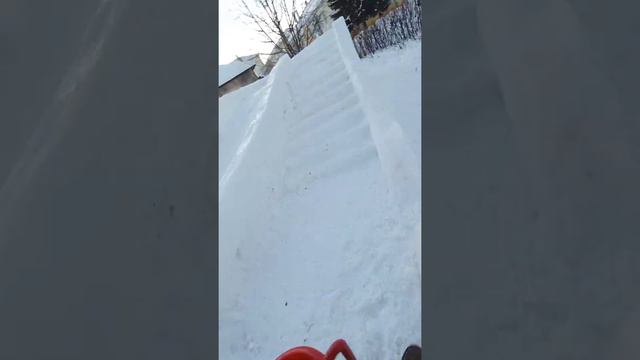 Заливаем детскую горку водой, показываем рабочий момент. Температура воды на данной горке 14-16° смотреть онлайн