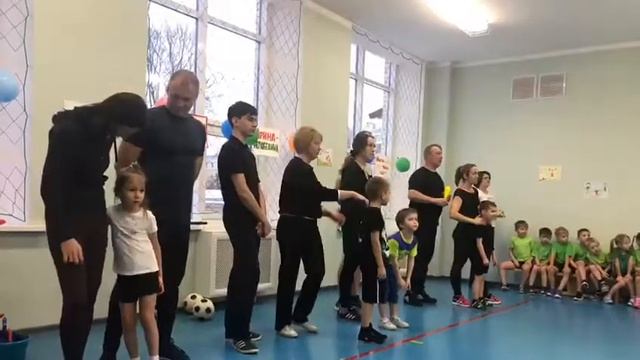 Физкультурный праздник " Папа, мама, я - спортивная семья!" смотреть онлайн