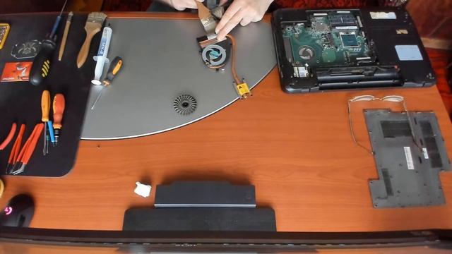 Disassembly Fujitsu Siemens LIFEBOOK A512 AH512 AH512MPB08RU смотреть онлайн