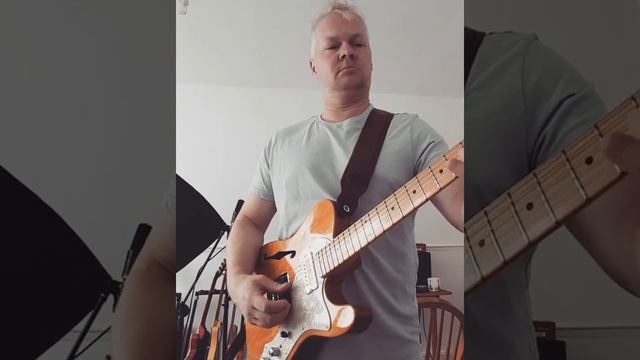 Cuban thing #2 with an old Guyatone pickup смотреть онлайн