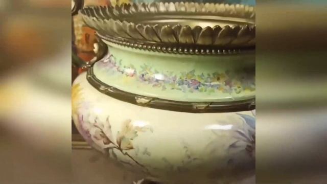 Реставрация антикварной вазы из фарфора с бронзовым декором в мастерской 