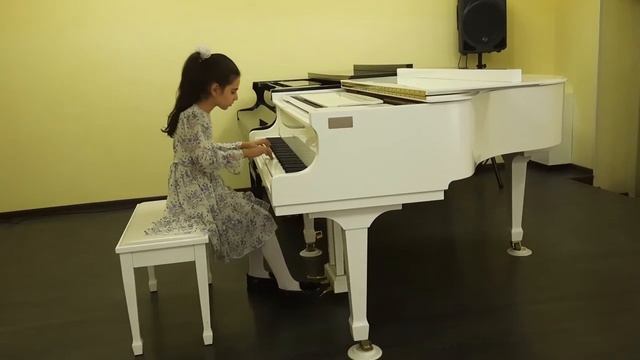 Акопян Арина(3кл) играет Е.Хосровян(армянский нар.танец "Кочари" смотреть онлайн