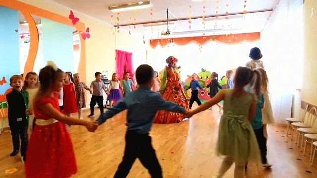 Хоровод "Заглянула Осень в детский сад" в подготовительной группе смотреть онлайн