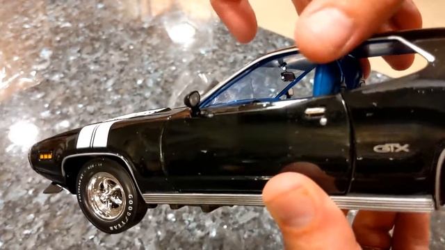 1/18 Diecast 1971 Plymouth GTX Unboxing by Auto World смотреть онлайн