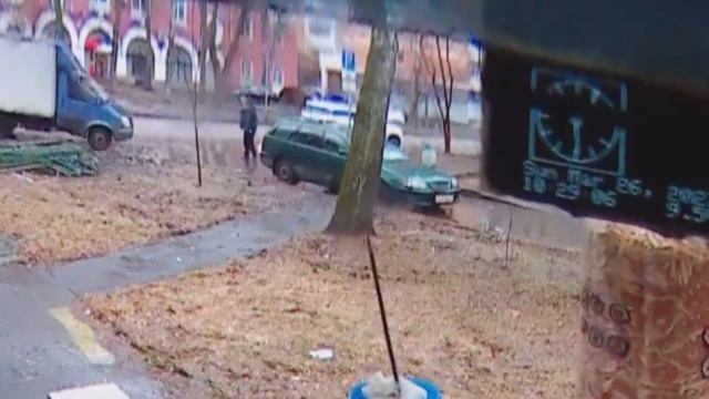 Под окном 2023 март 26 забор на металлолом