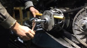 Демонтаж вариатора на снегоходе АрктикКэт 570 хт.