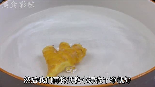 橘子皮扔進滾燙的沸水中煮一煮，沒想到還有這麼厲害的功效，老一輩的做法一orange peel into boiling water and boil it expect powerful effec