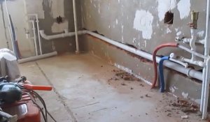 Монтаж канализации в штробе, стене