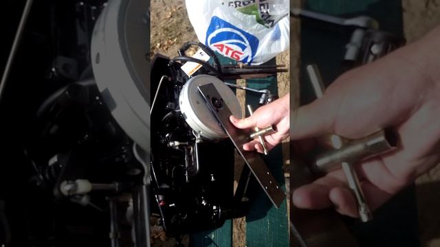 Снятие маховика Тохатсу 9,8 (1ч.) (для установки генератора(генераторной катушки, магдино)). смотреть онлайн