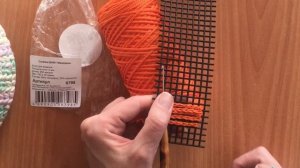 Вяжем крючком по пластиковой канве шнур caramel baby