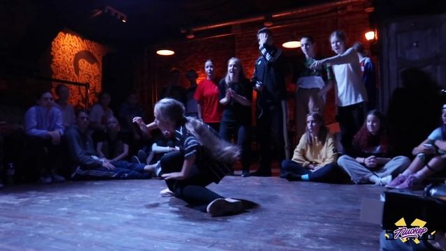 Пионер Battle vol.1 || TOP 16 GIRLS Beginners 1x1 || Давинчи vs Кроко (win) смотреть онлайн