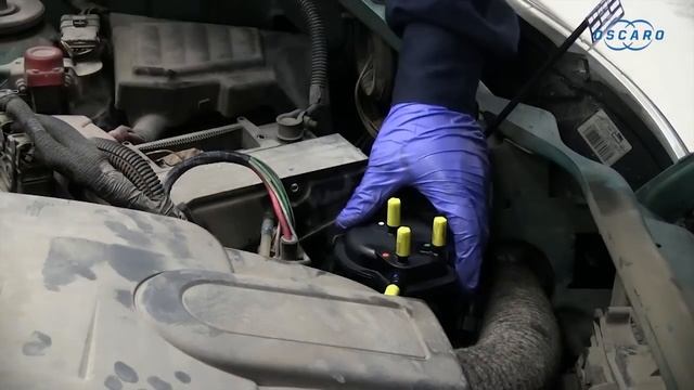 Renault Kangoo 1.5 DCI - Changement du filtre à carburant смотреть онлайн
