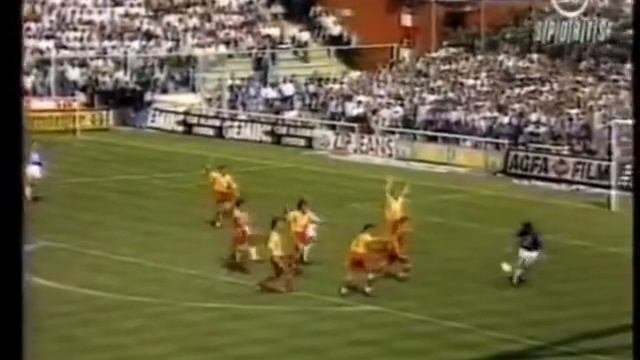 19 мая 1991 г. Лучший бомбардир сезона Джанлука Виалли открывает счет в матче с "Лечче"..... смотреть онлайн