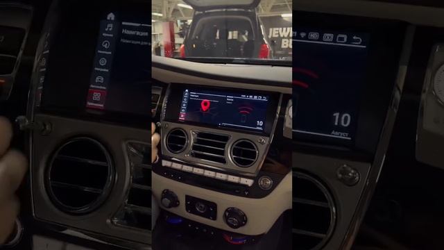 Rolls Royce Ghost - вместо штатного монитора установили современный со встроенной мультимедиа смотреть онлайн