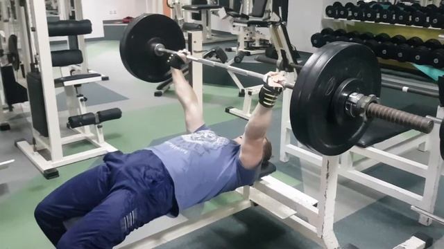 Народный жим. 90кг на 35 раз. Выполнение МСМК в рамках подготовки к Чемпионату западного побережья. смотреть онлайн