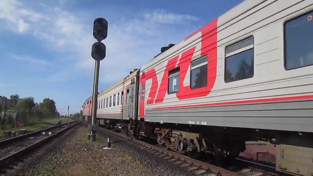 Тепловоз ТЭП70-0303 с поездом Архангельск-Обозерская-Пукса и вагоны на ремонт смотреть онлайн