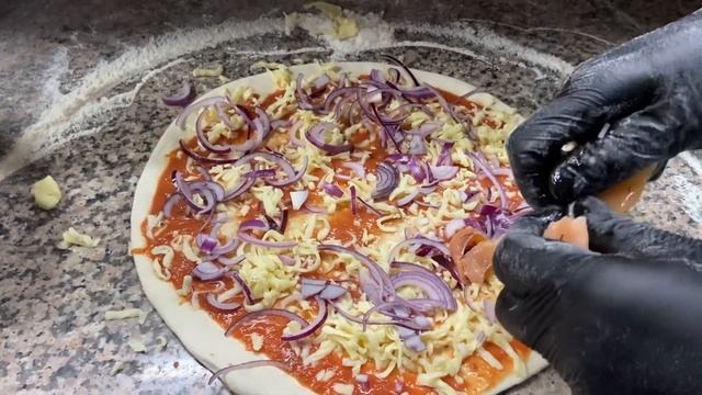 Pizza готовит профессионал ???Werk. Работа на адской кухне смотреть онлайн