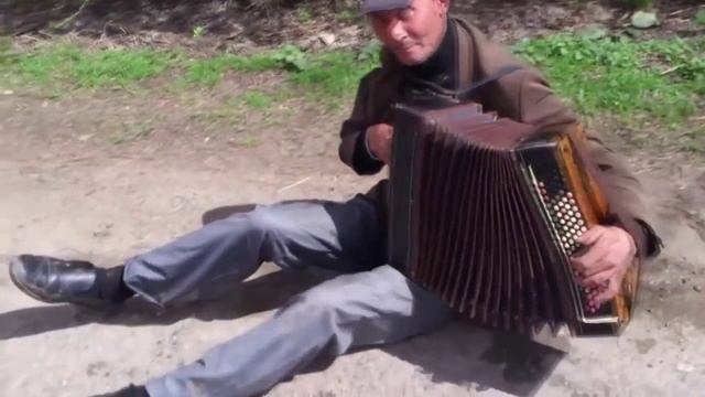 алкаш валяется с гармошкой смотреть онлайн