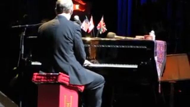 Hugh Laurie in Minsk. 31.05.2013 смотреть онлайн