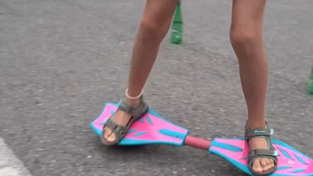 Vlog. Easy Breezy. Учимся ездить на скейте Ripstik. Урок 1 смотреть онлайн
