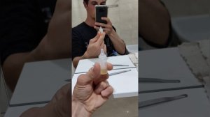 А-Церумен, показываю как использовать, один флакончик на два уха, держите по 2 минуты