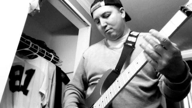 Rocking out on the Ibanez RG 470MB Autumn Fade смотреть онлайн